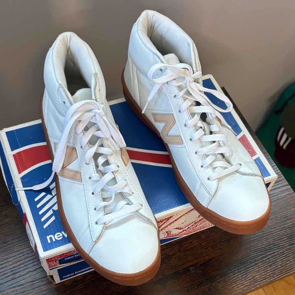 New Balance White High-Top Sneakers with Gum Outsole and Subtle Logo - Picture 2 of 6